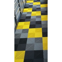 Open kliktegel zwart 400 x 400 x 18 mm. - harde kunststof tegel met open structuur