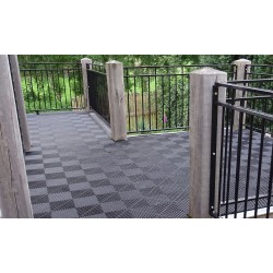 Open kliktegel geel 400 x 400 x 18 mm. - harde kunststof tegel met open structuur