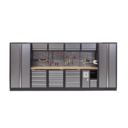 Complete Werkplaatsinrichting, werkbank houten blad, gereedschapskast, gereedschapsbord, 4 x hangkast,19 laden, 455 x 200 cm.