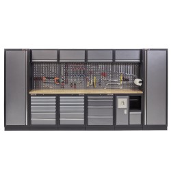 Complete Werkplaatsinrichting, werkbank houten blad, gereedschapskast, gereedschapsbord, 4 x hangkast,21 laden, 392 x 200 cm.