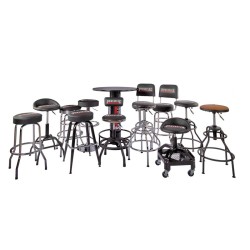 In hoogte verstelbare barkruk – gitaarkruk  60 - 67 cm met voetsteun en rugleuning.